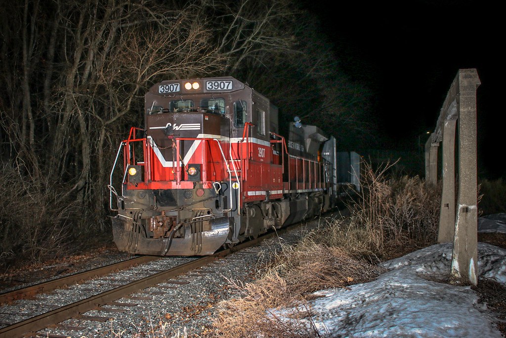 Jewett City 3907 leads NR2 southbound through Jewett City… Flickr
