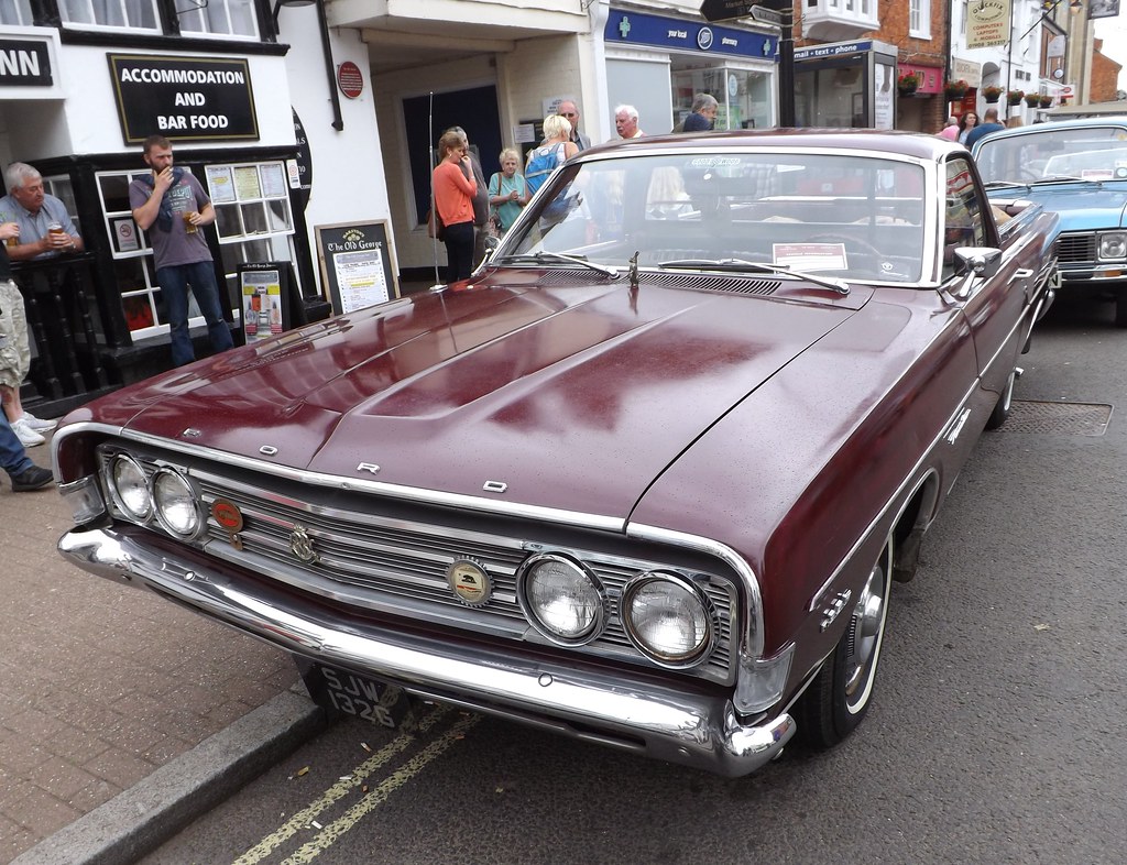 Ford Fairlane ? SJW132G, Stony Stratford Classic Car Show,… Flickr