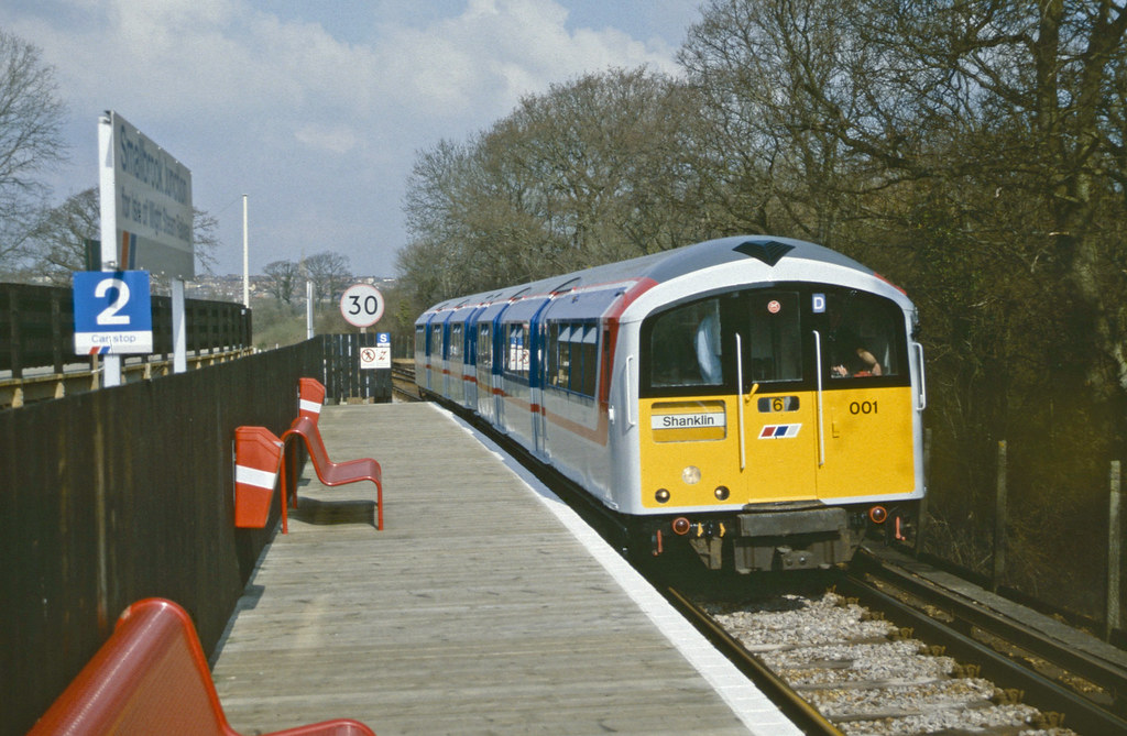 Class 483 001 in Network Southeast livery arrives at Small… Flickr
