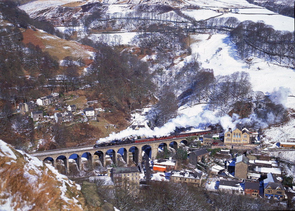 45407 76079 Lydgate Viaduct 03.06 The Riley pair exit Kits… Flickr