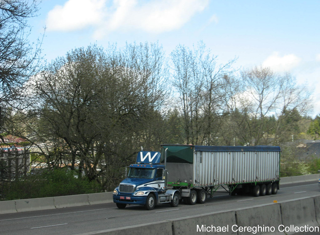 Walsh Trucking Freightliner Columbia daycab, Truck 54 Flickr