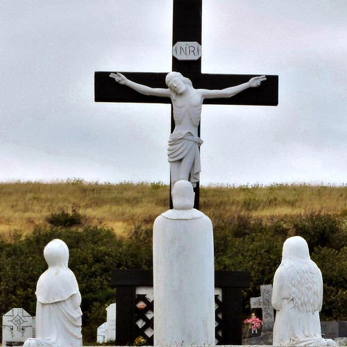 Crucifix; female figures Cimetière; HavreAubert; Îlesde… Flickr
