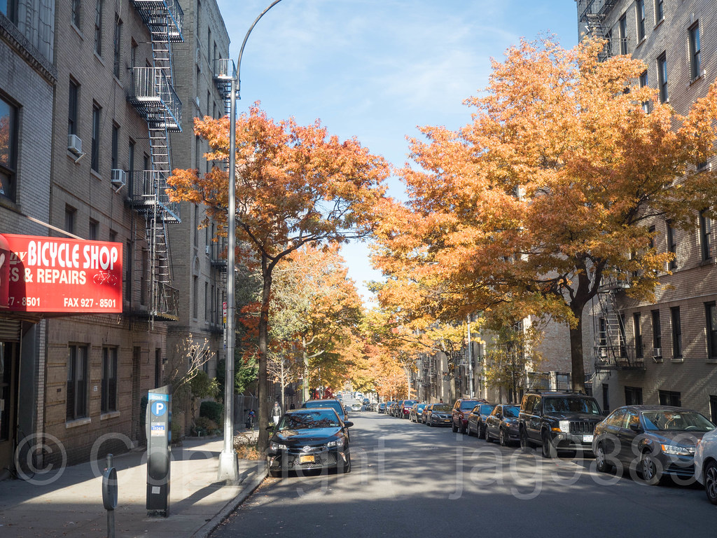 Avenue, Hudson Heights, New York City Traffic runs… Flickr