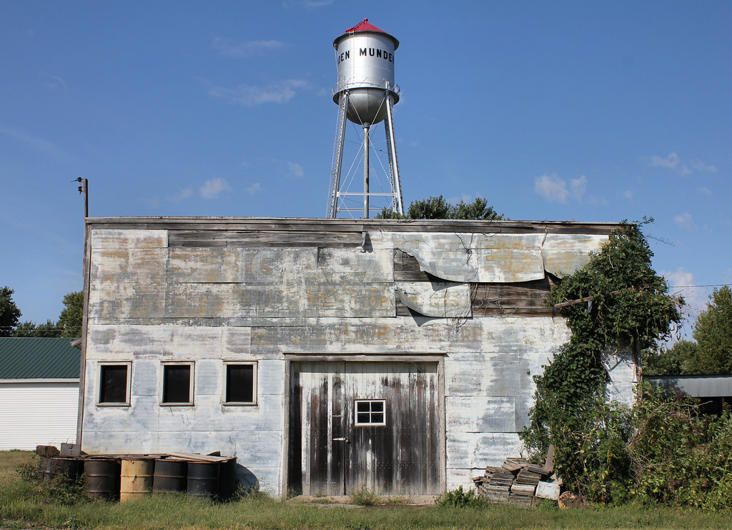 Garage Munden, KS Tom McLaughlin Flickr