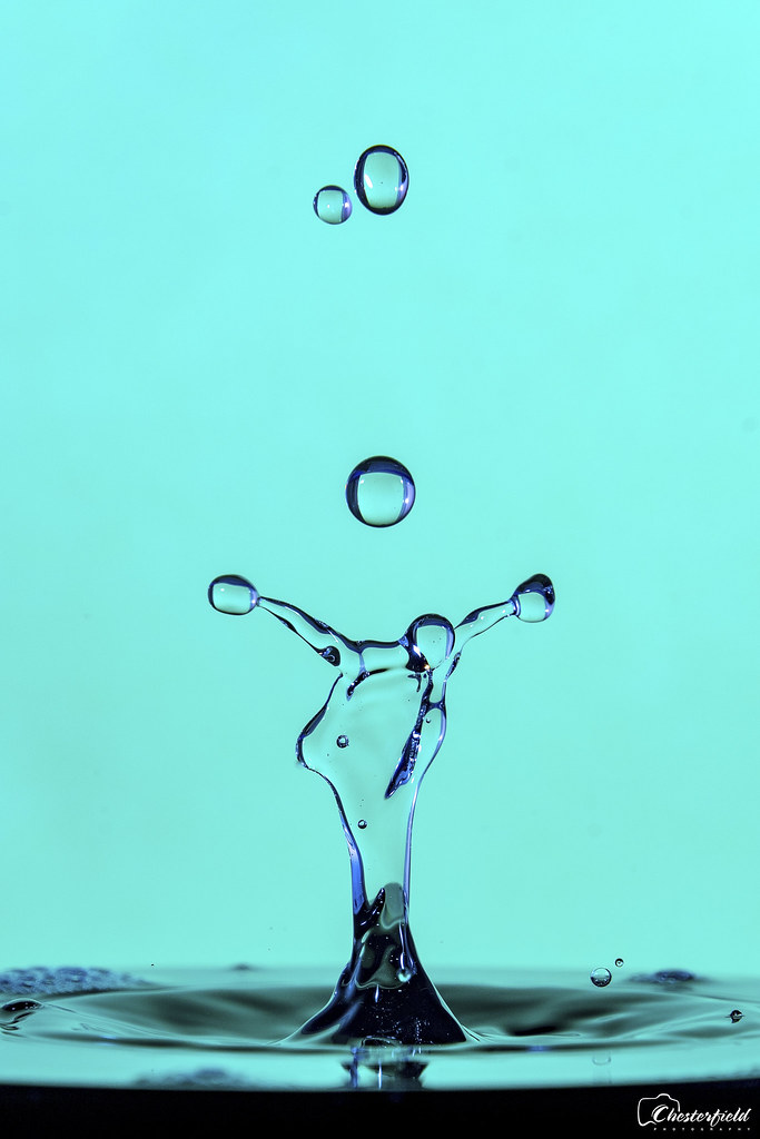 DSC04984 Water drop collisions using the SplashArt II kit David