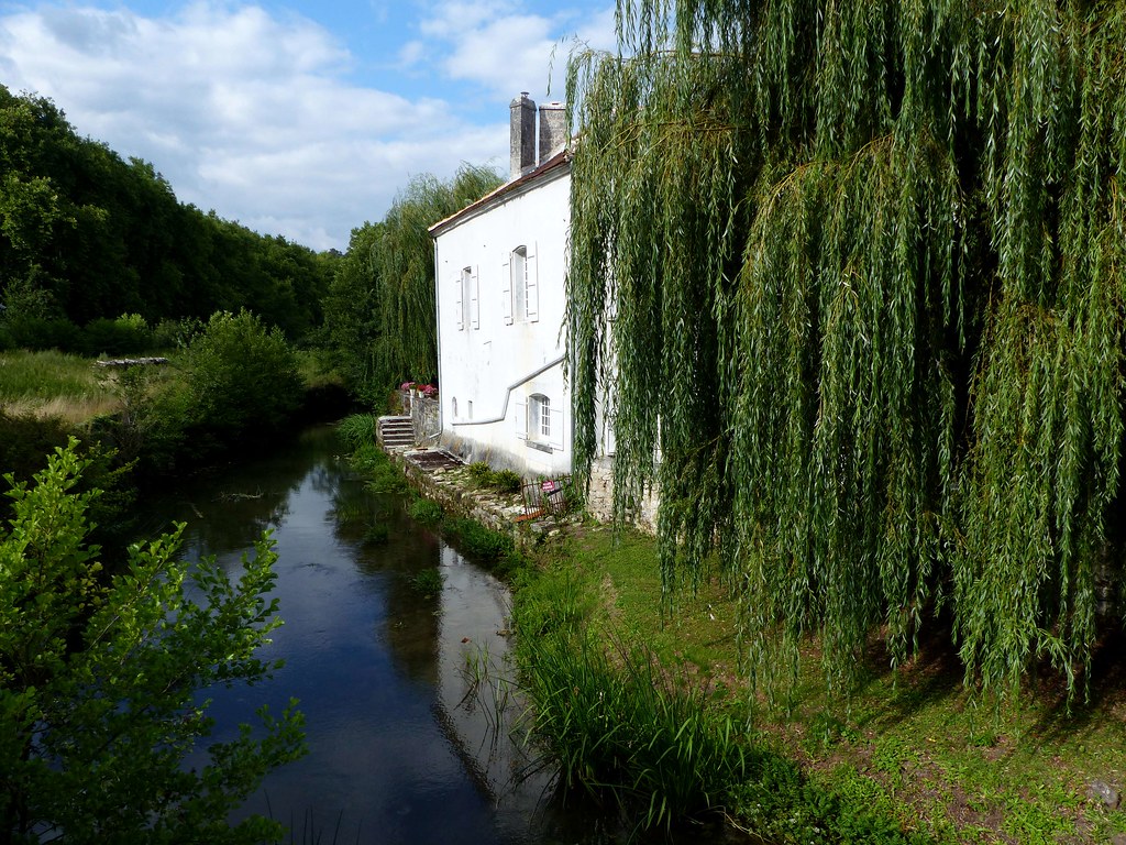 La RochebeaucourtetArgentine La Maison Du Pont Flickr