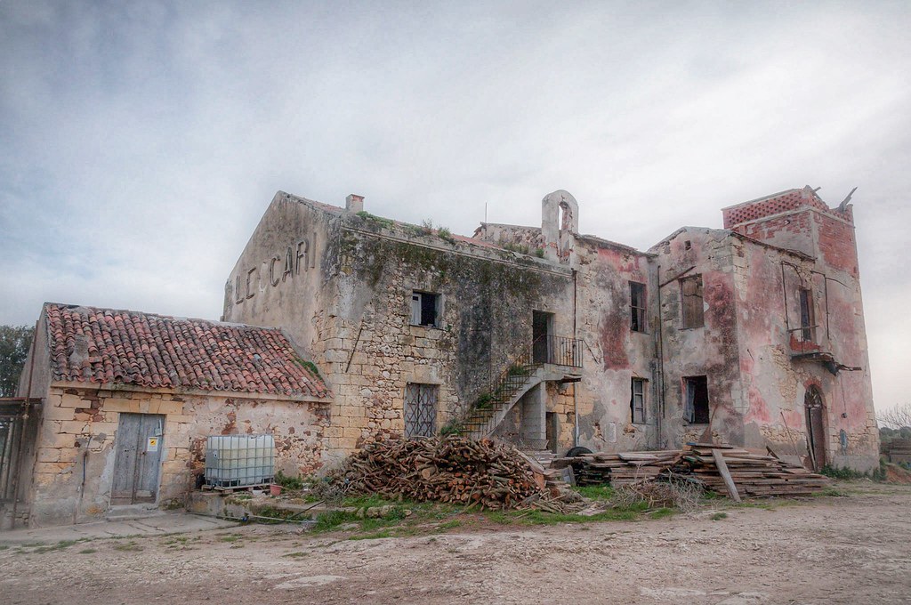 Antica cascina del 1800 rudere Storica cascina di Leccar… Flickr