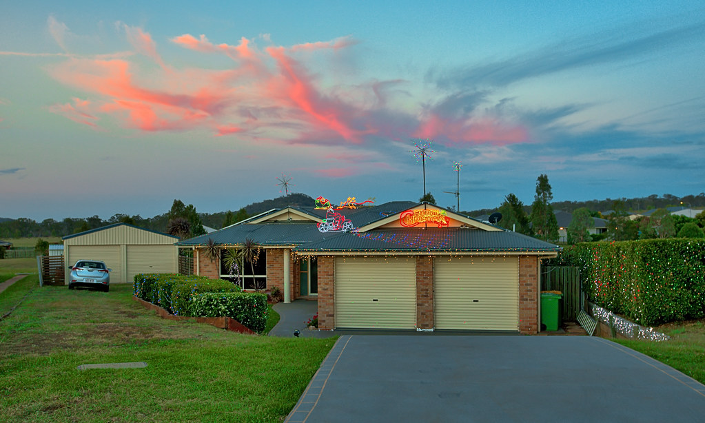 CHRISTMAS LIGHTS TOOWOOMBA Was a bit early for the lights … Flickr