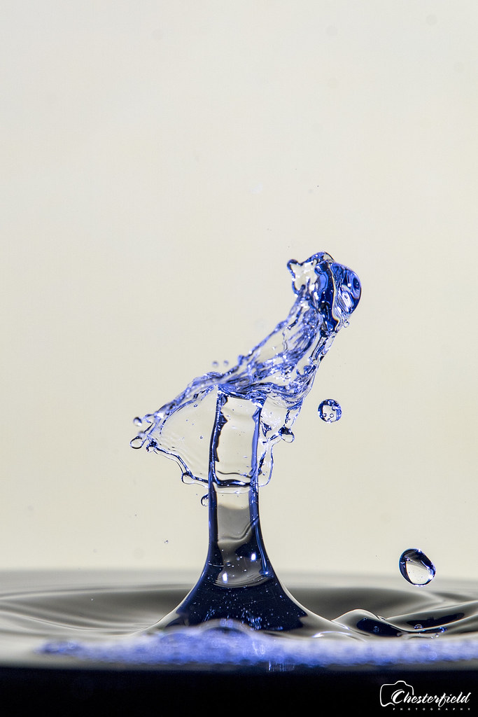 DSC05373 Water drop collisions using the SplashArt II kit David