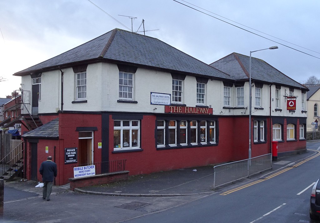 The Halfway Hotel, Commercial Street, Old Cwmbran 14 Decem… Flickr