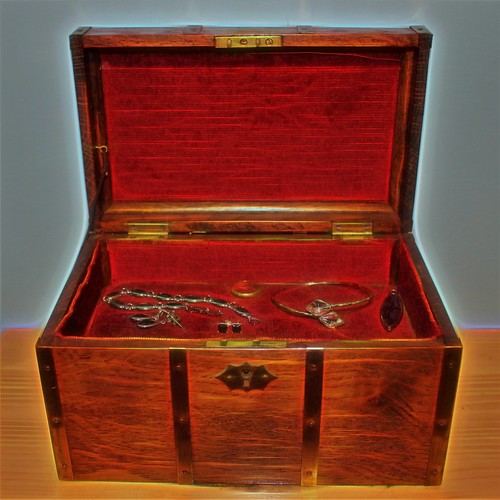 Jewelry box HSS! My Dad made this wooden jewelry box for m… Flickr