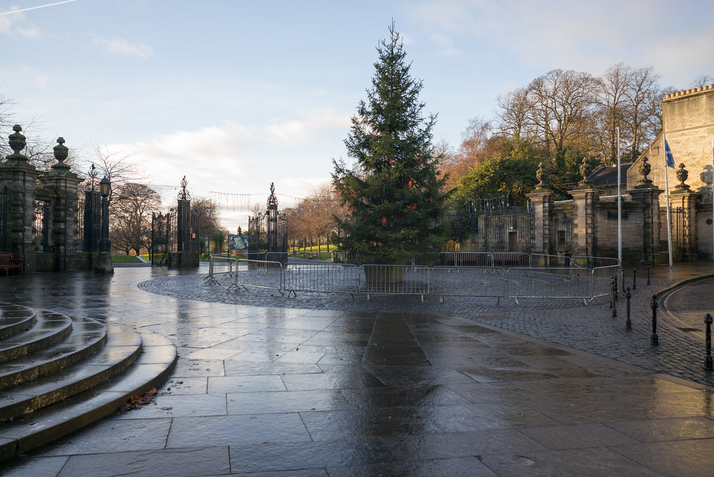 Louise Carnegie Memorial Gates, Dunfermline Jamieson and A… Flickr