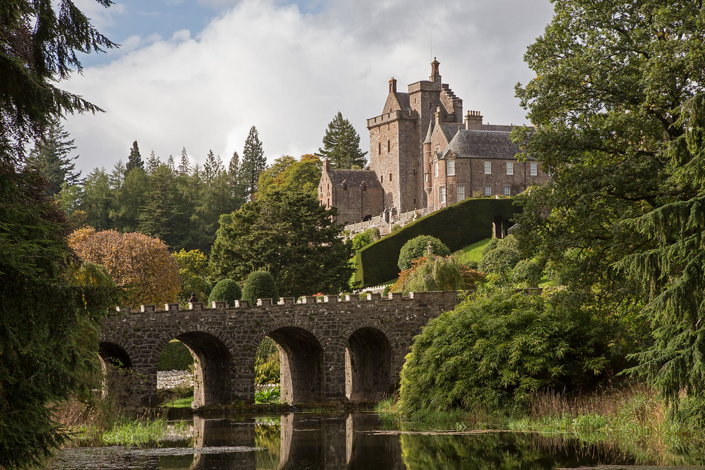 Drummond Castle & Gardens Autumn view; Drummond Castle & G… Flickr