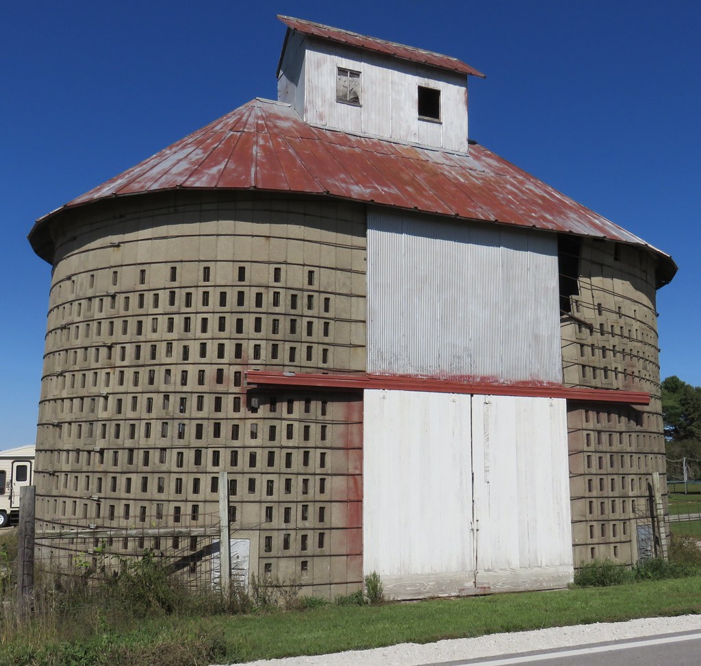 Corn Crib Barn (Boone County, Iowa) As seen from Iowa High… Flickr