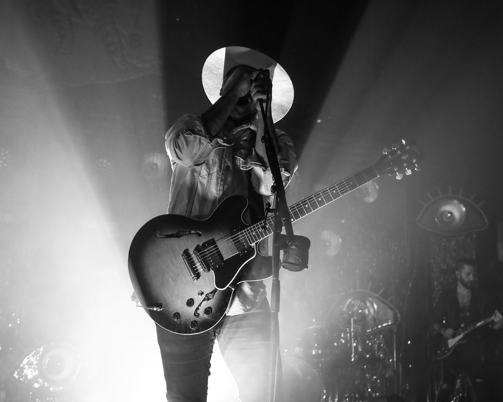 2017_NEEDTOBREATHE2 "Bear" Rinehart, lead vocalist of NEE… Andrew