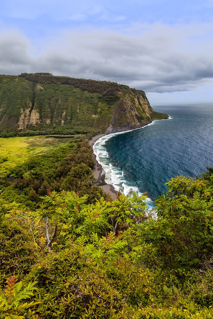 Waipio Valley The Waipio Valley, also known as the Valley … Flickr