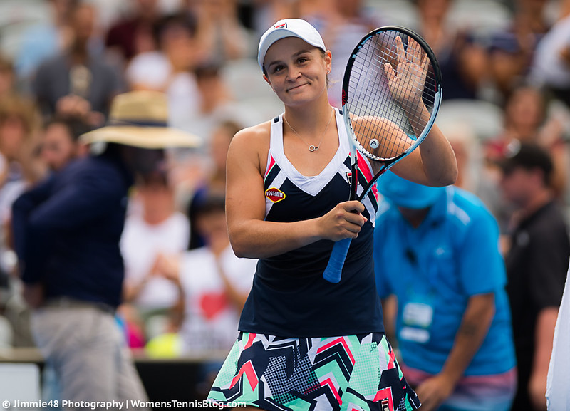 Sydney International PHOTOS Barty, Kerber, complete semifinal