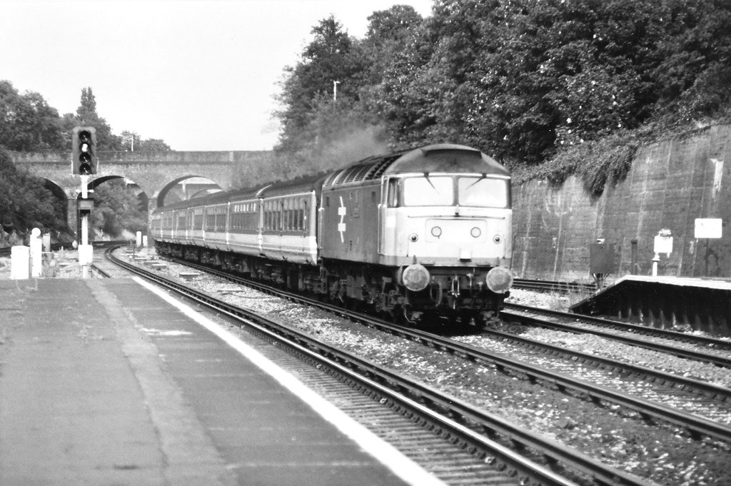 47142 47142 on the 1635 Waterloo to Yeovil Jc at Surbiton… Flickr