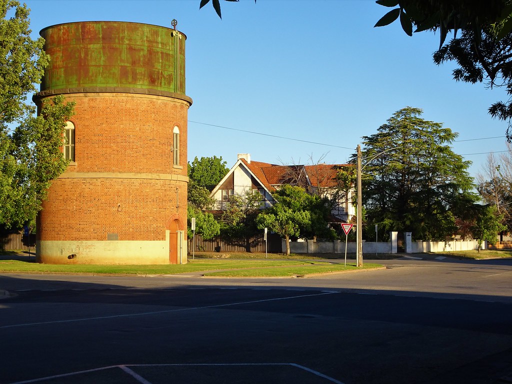 Swan Hill. The second brick water tower built in McCallum … Flickr
