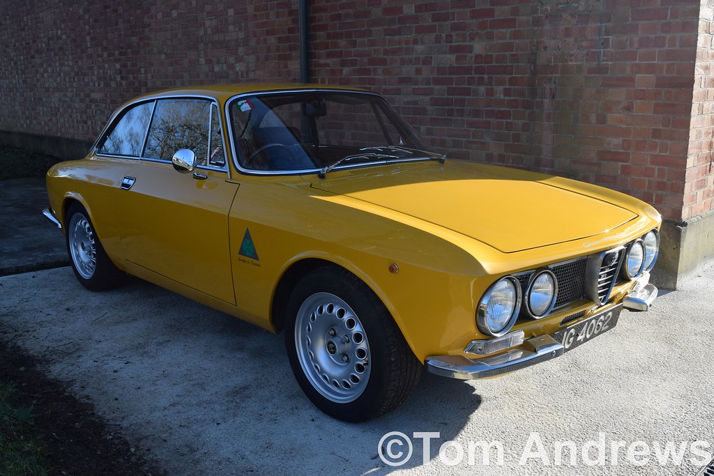 DSC_0300 Nice yellow Alfa. From Bicester Heritage's Sunday… Flickr