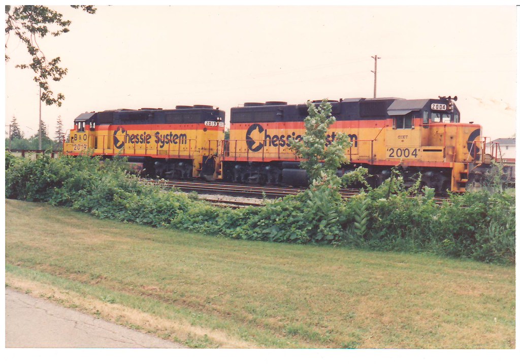 1993xxxx CSX Local 2 in the Chatham yard with CSX20042… Flickr