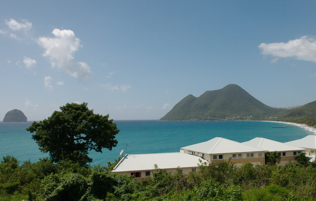 Grande anse du Diamant (Martinique) Au fonds à gauche le r… Flickr