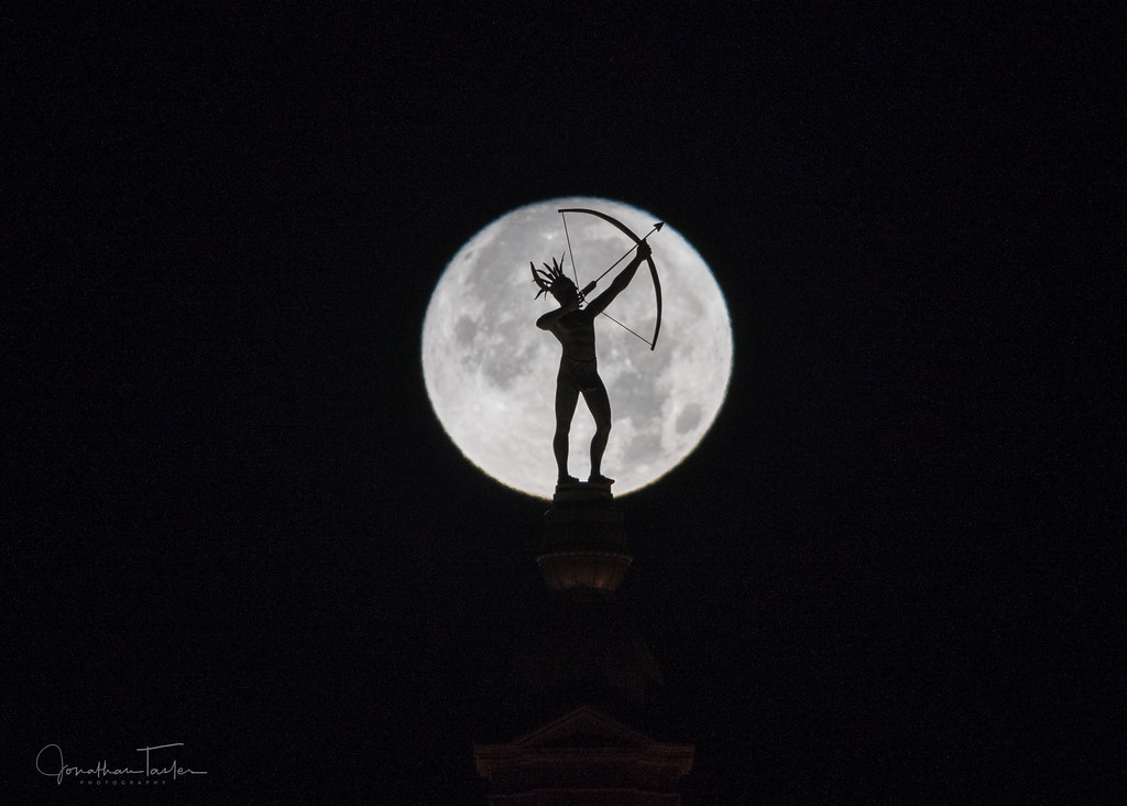 Ad Astra Silhouette Ad Astra statue on top of the Kansas C… Flickr