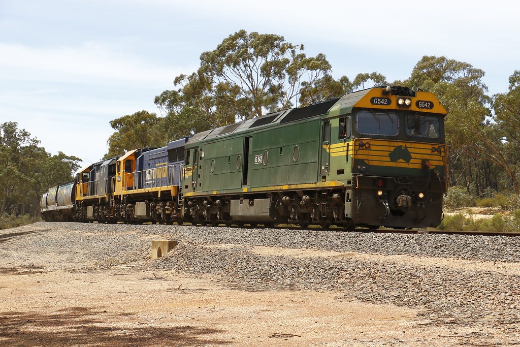 G542 'Warracknabeal', XR553, XR555 9152 Dunolly, 24/12/17