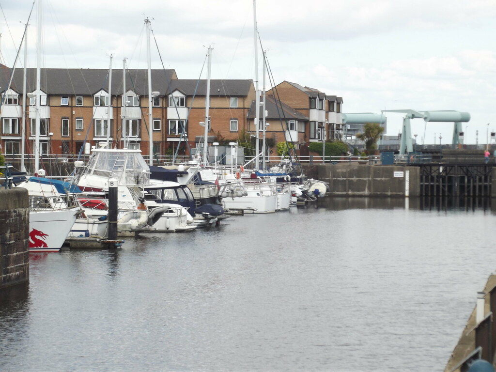 Penarth Marina swing bridge A look around Penarth Marina… Flickr