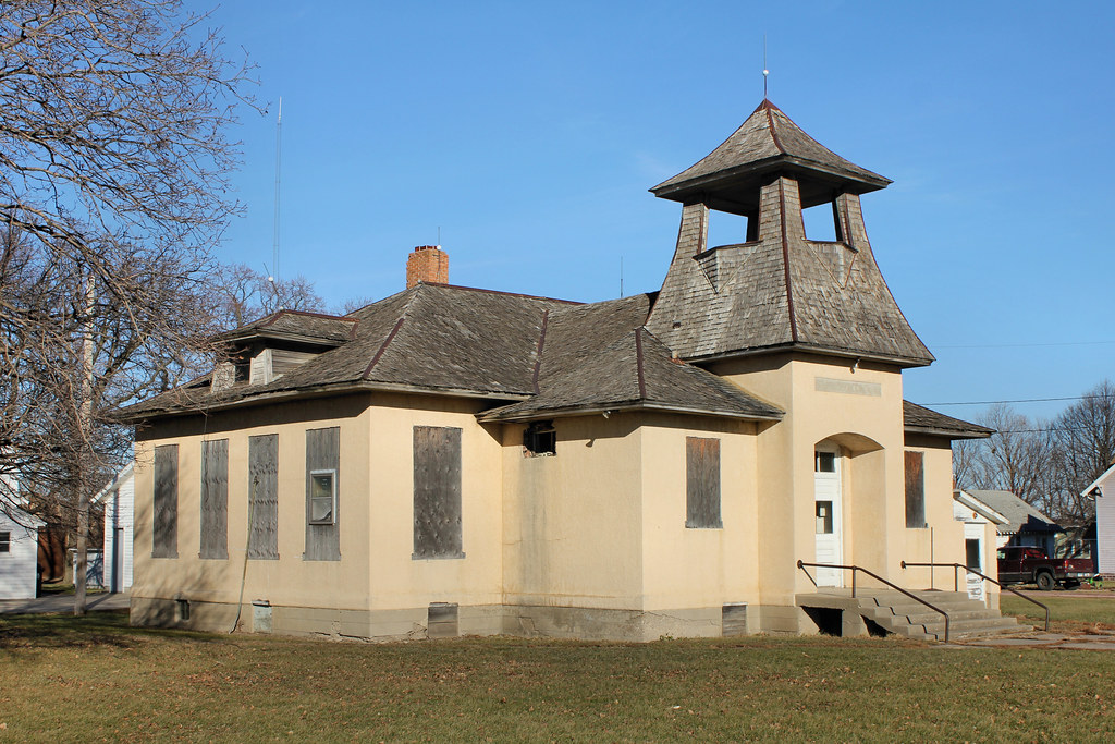 Public School Darfur, MN Built in 1906 at a cost of 3,0… Flickr