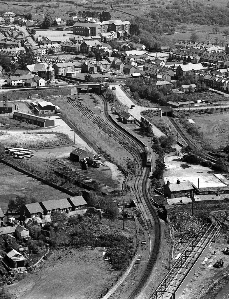 Blaenau Ffestiniog The 15.07 service for Llandudno leavin … Flickr