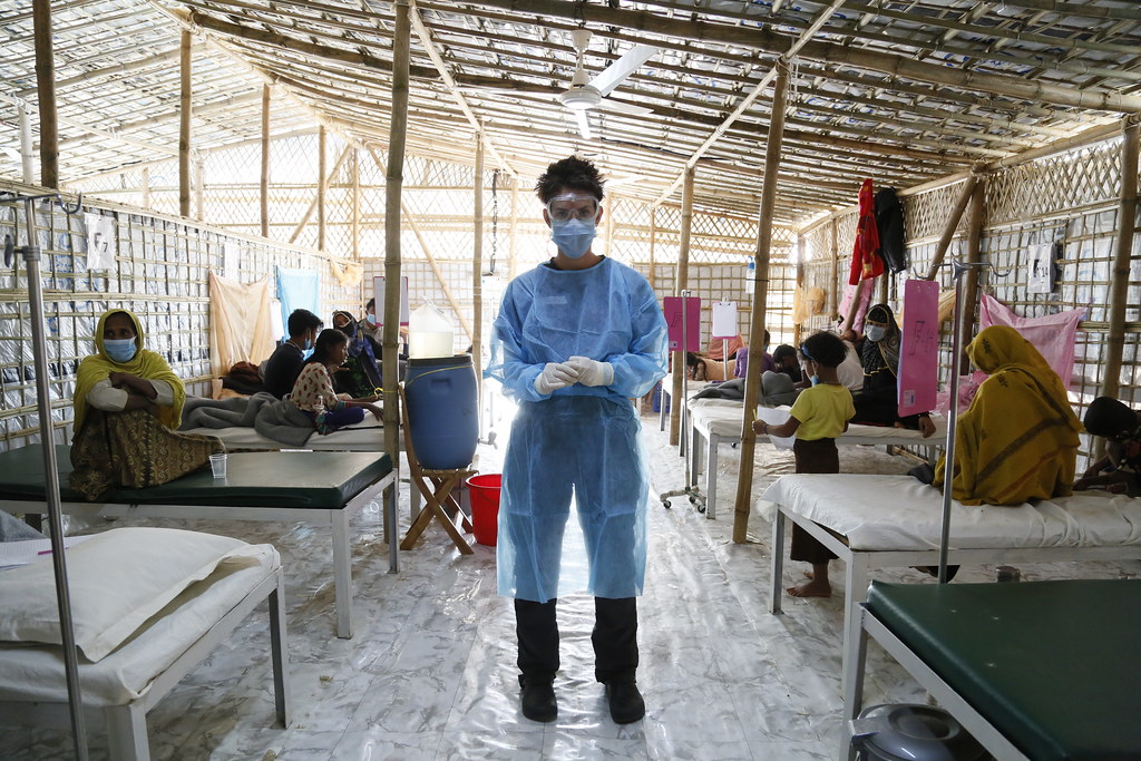 UK Emergency Medical Team paediatric nurse Becky Platt pic… Flickr