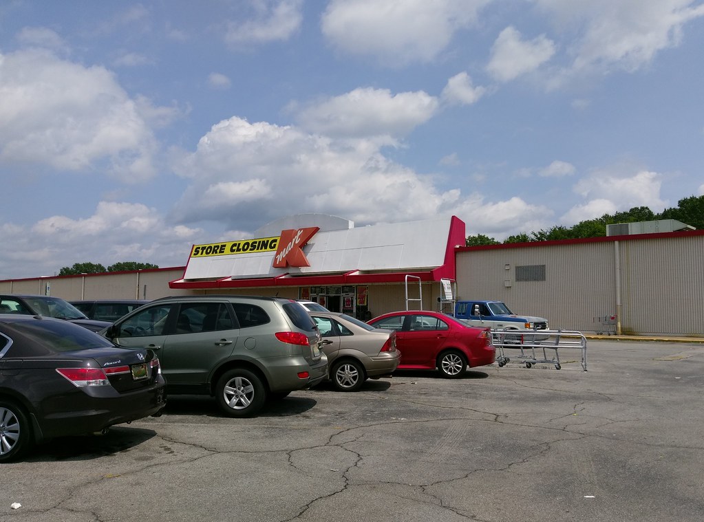 Muscle Shoals Kmart closing crowd Quite similar view to on… Flickr