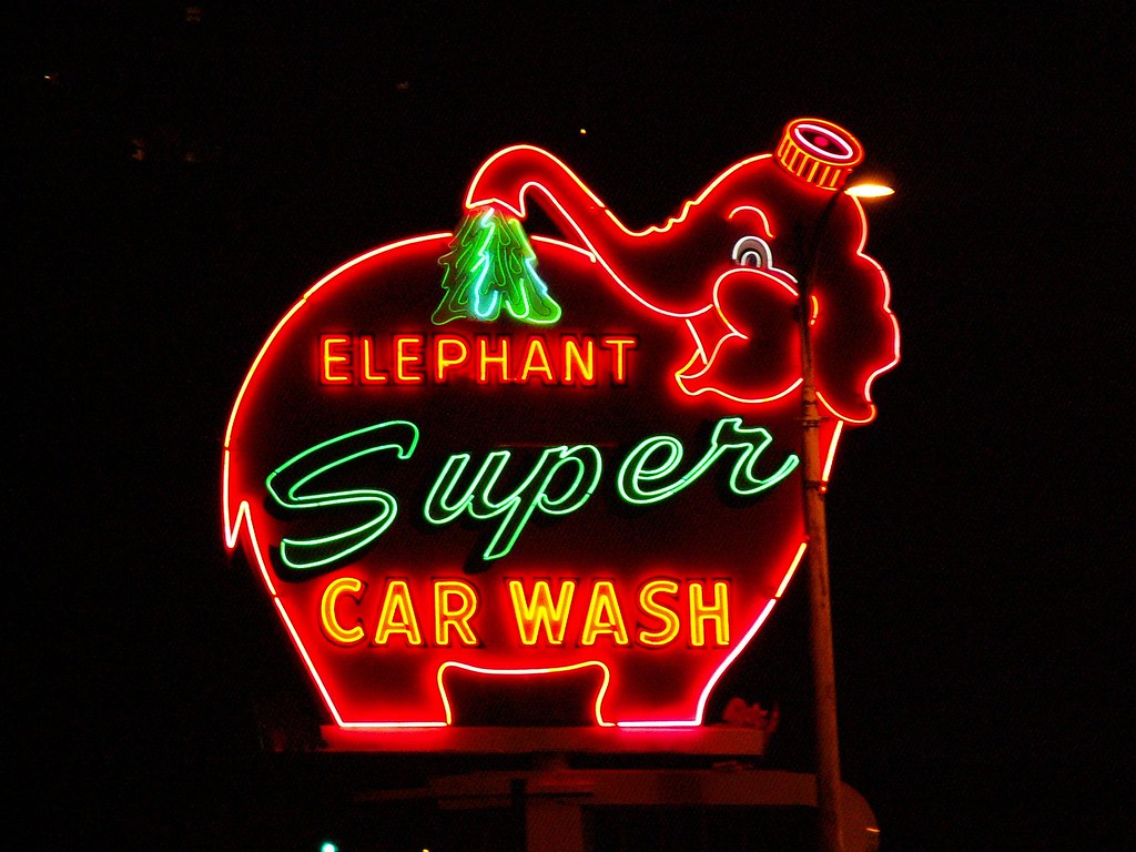 0609200602 Seattle's iconic Elephant Car Wash, taken from… Flickr