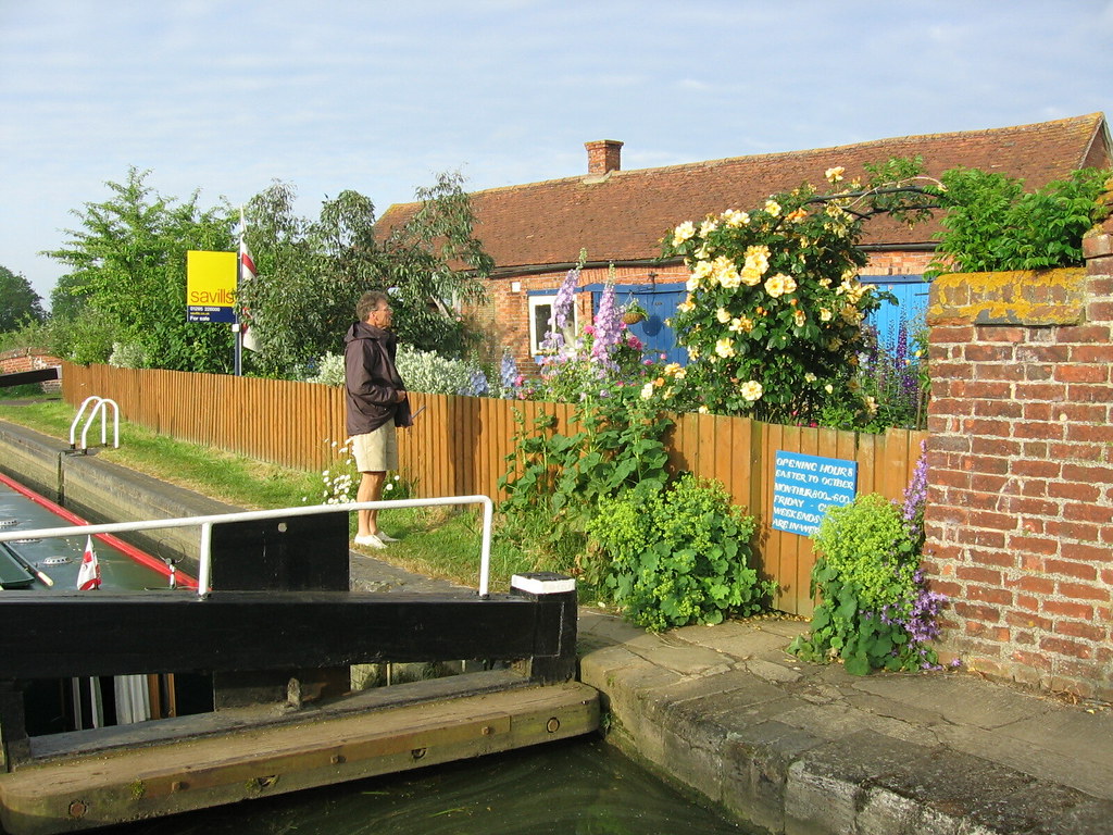 IMG_1902 Beautiful lock house for sale. With amazing garde… Flickr