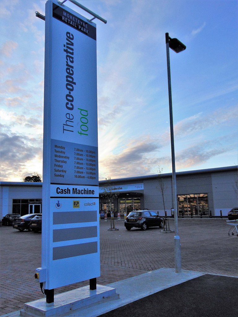 MARSTON MORETAINE {CENTRAL ENGLAND} [totem] (Moreteyne Cen… Flickr