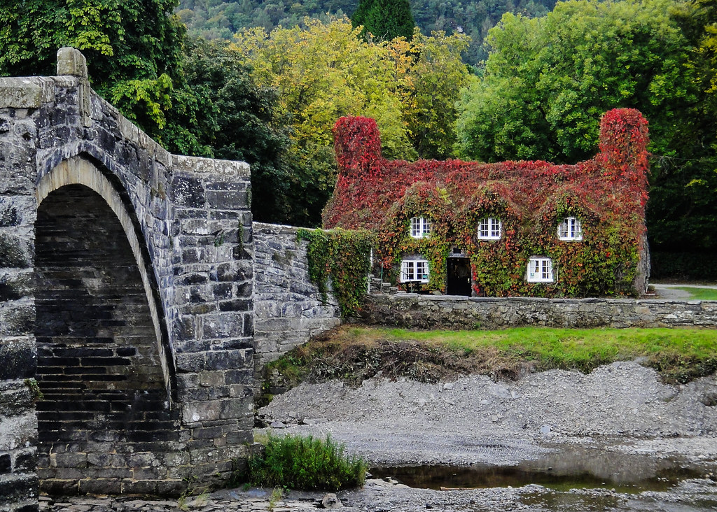 Llanrwst Tea Room Built as a residential dwelling in 1480,… Flickr