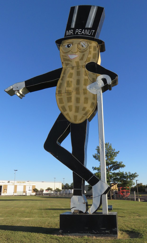 Giant Mr. Peanut (Fort Smith, Arkansas) Located in front o… Flickr