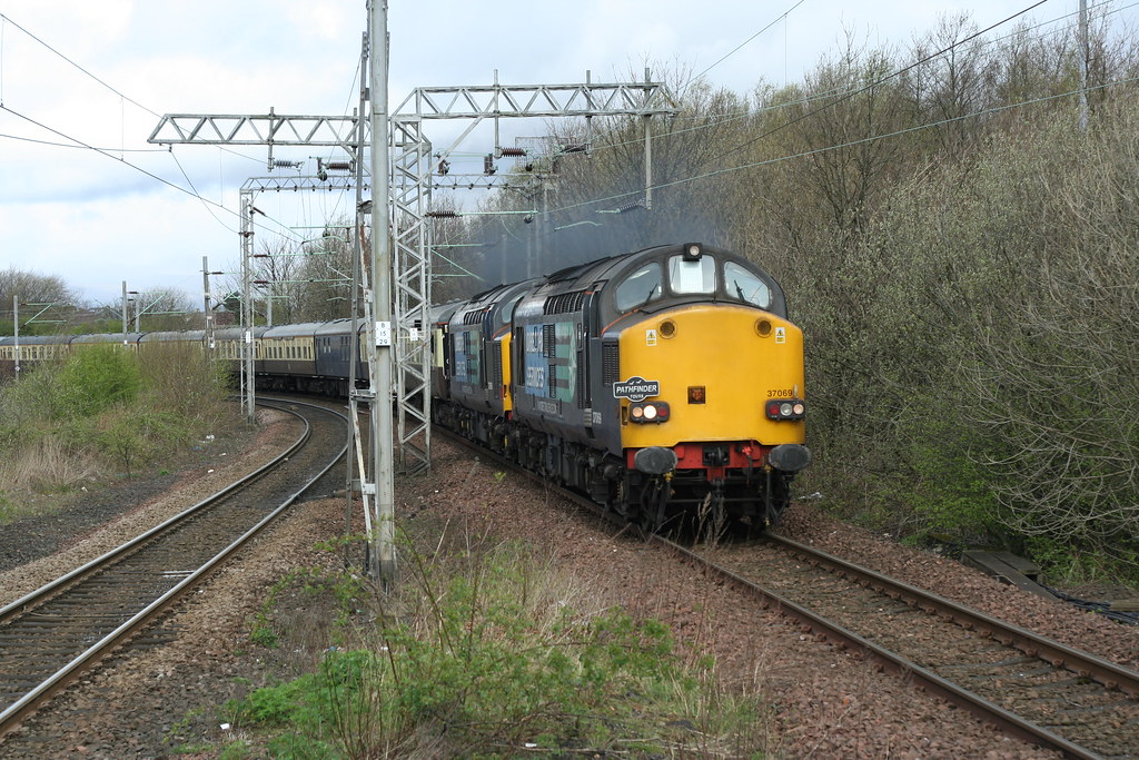 37069 + 37608 at Dumbarton East with Pathfinder tour on 9 … Flickr