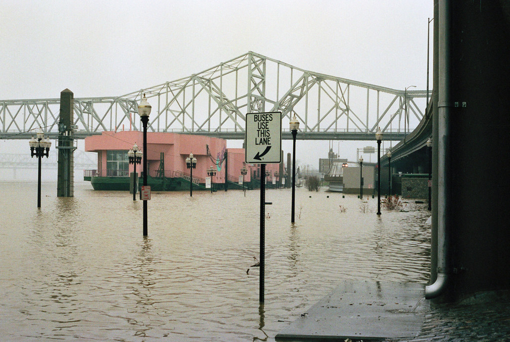 90l052 Splash lounge and Islands restaurant at Louisville… Flickr