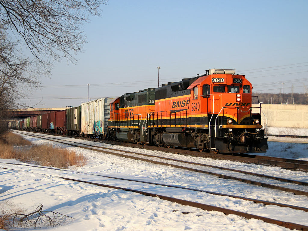 BNSF 2840 Newport, MN YNTW1501 waits to pull past Red R… Flickr