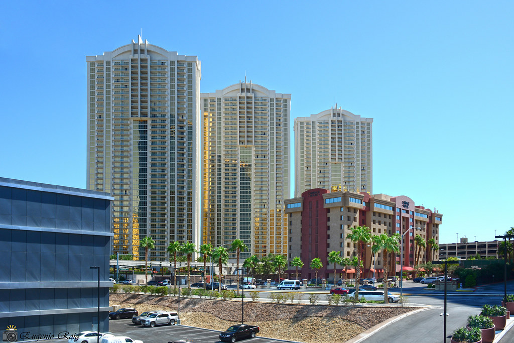 The Signature at MGM Grand Luxury Hotel The Signature me… Flickr