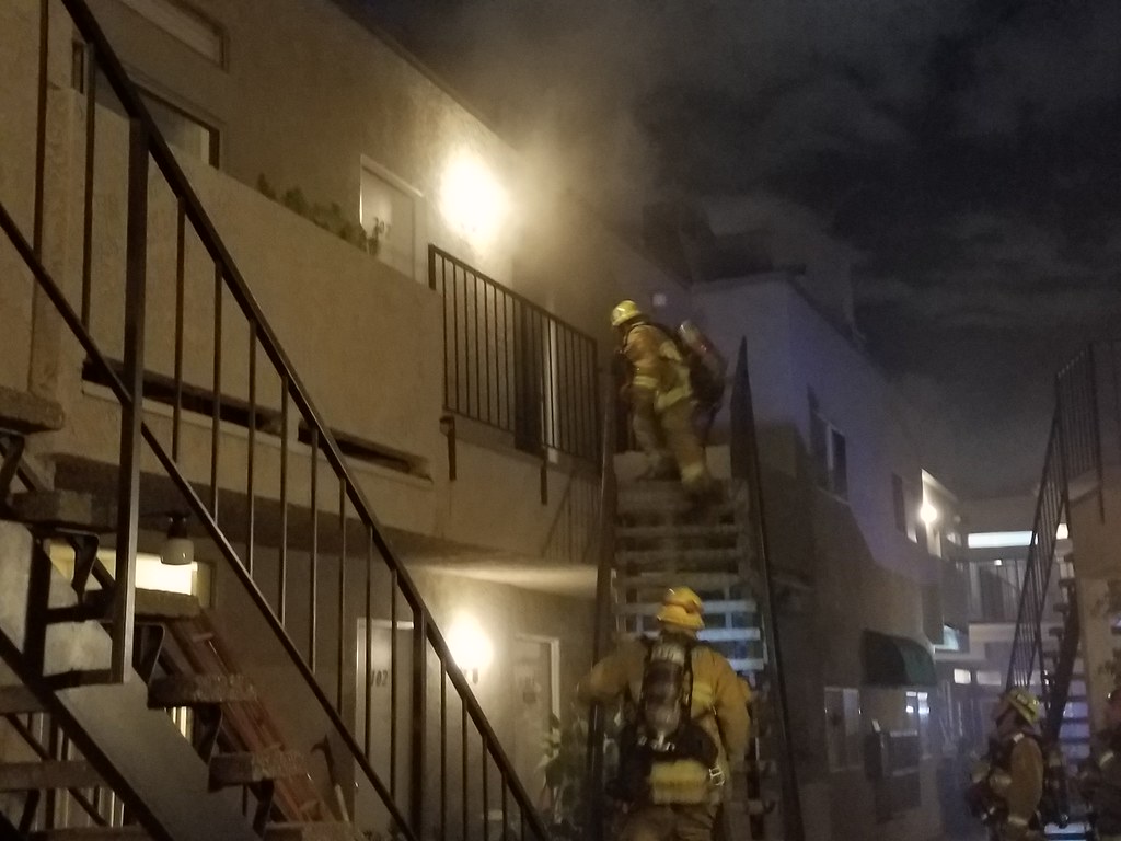 Quick Stop to Apartment Fire in Sherman Oaks a photo on Flickriver