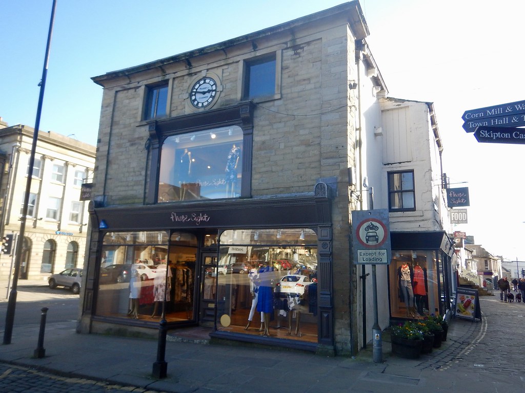 Cut Mark Skipton, 62 High Street a Douglas Law Flickr