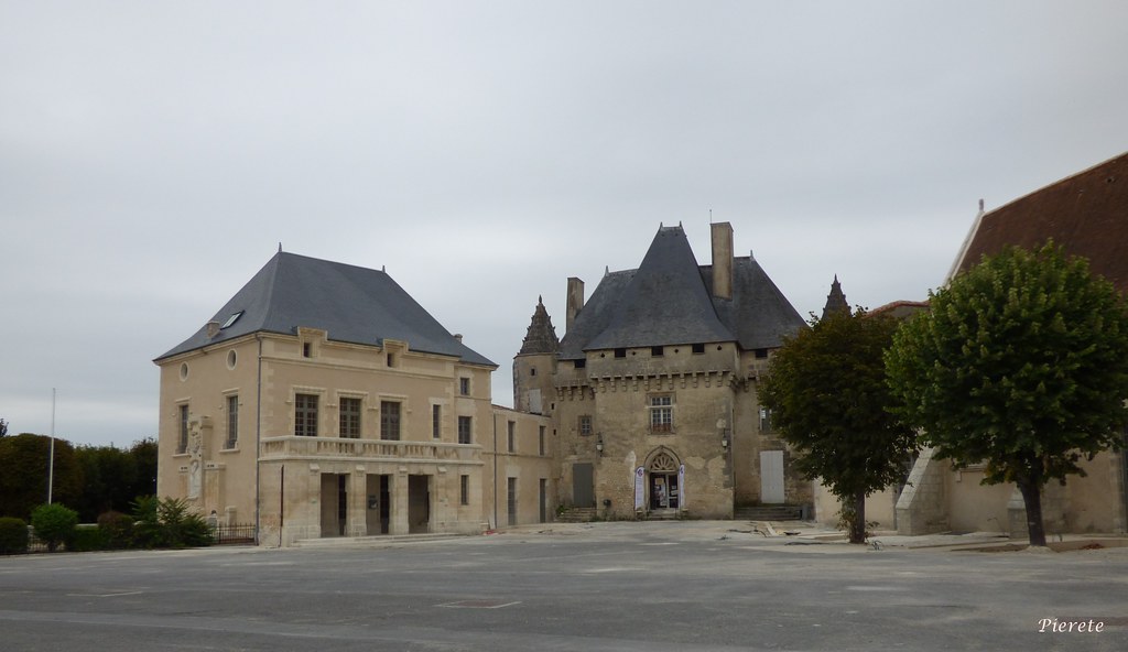 Château de Barbezieux... BarbezieuxSaintHilaire Témoigna… Flickr