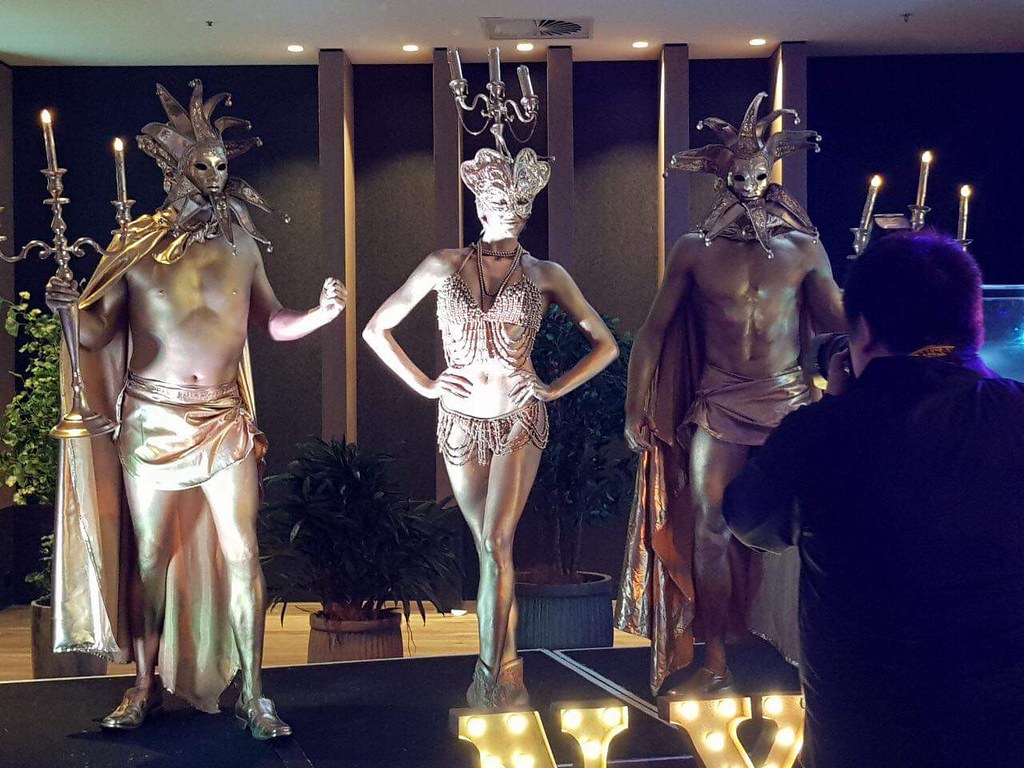 Flickriver Photoset 'Masquerade gold bodypaint human statues' by Eva