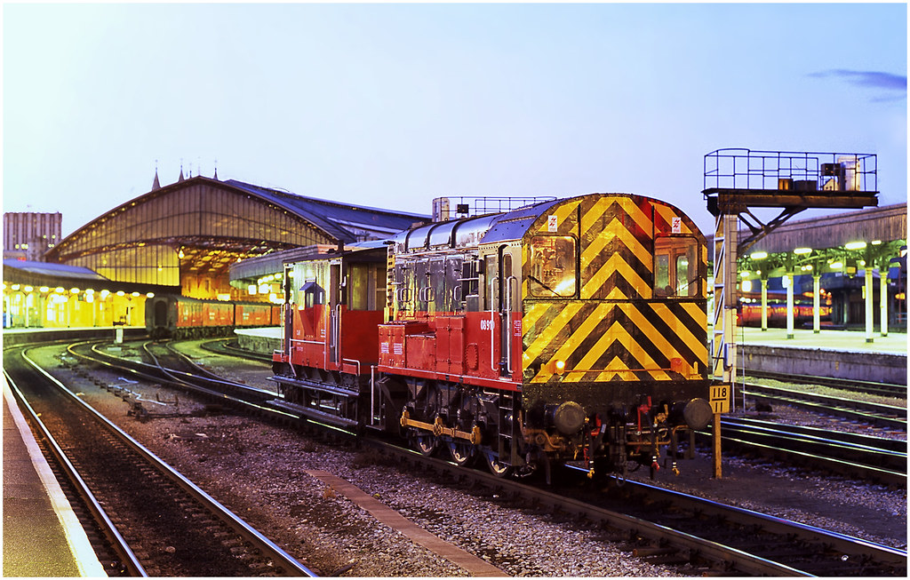 Parcels red livery at Bristol Temple Meads The shortlived … Flickr
