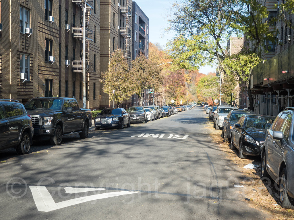 Avenue, Hudson Heights, New York City Traffic runs… Flickr