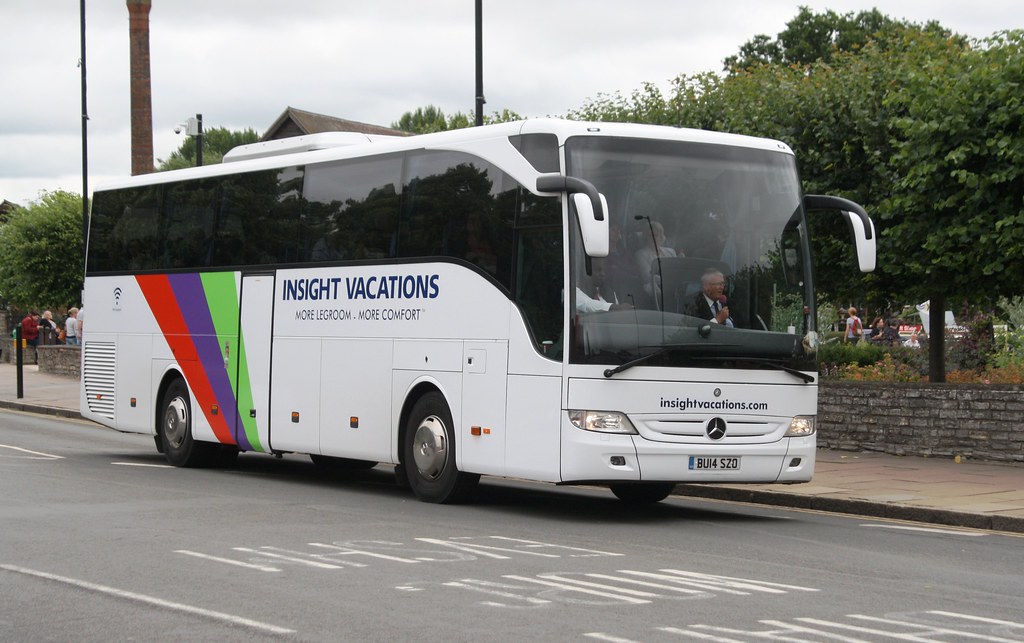 Hardings Coaches Redditch BU14SZO passing through Stratf… Flickr