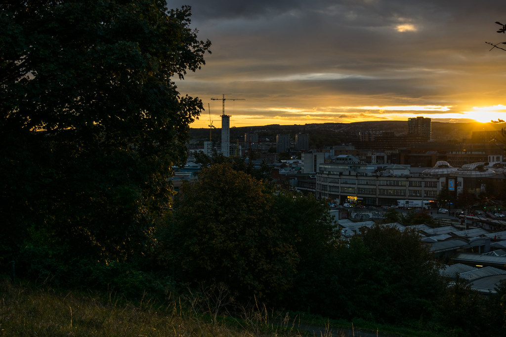 Sunset over Sheffield A sunset over Sheffield city centre.… Flickr